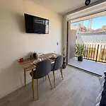 Comfortable And Centrally Located Apartment